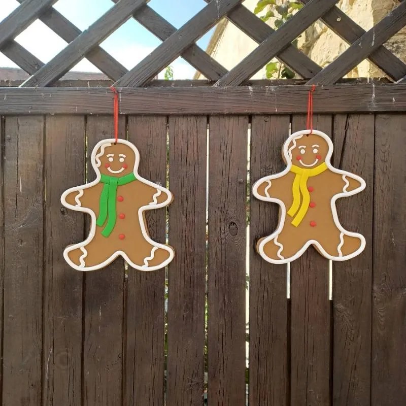 DECOLED Velká vánoční ozdoba na stromek Perník panáček, 26,5 × 31 cm, zelená šála, PVC, IP44, venkovní