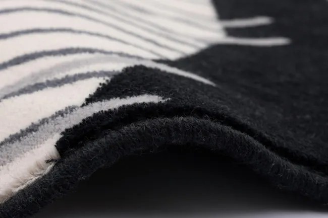 Koberec Agnella Isfahan Kai biely kruh