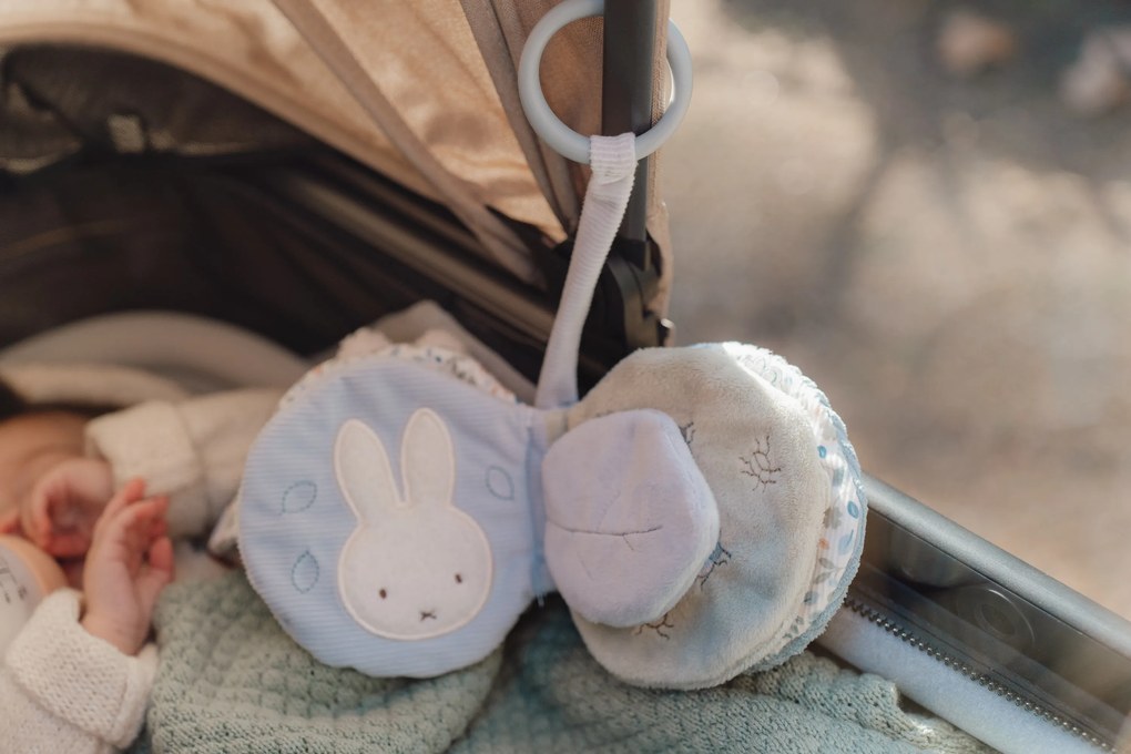 Závesná textilná knižka králiček Miffy Lucky Leaves