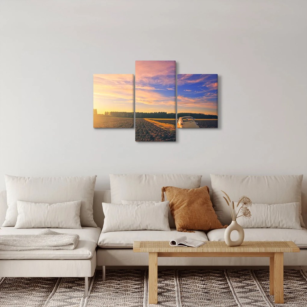 Obraz žltého auta v poli (90x60 cm)