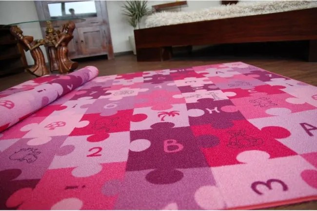 Detský metrážny koberec PUZZLE fialový
