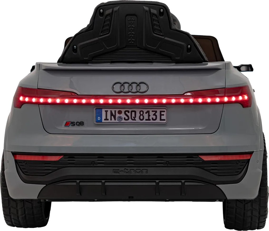 Ramiz Audi SQ8 vozidlo Sivá
