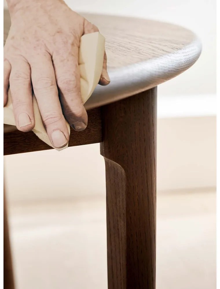 Hnedý okrúhly rozkladací jedálenský stôl z dubového dreva ø 120 cm Noor – Hammel Furniture