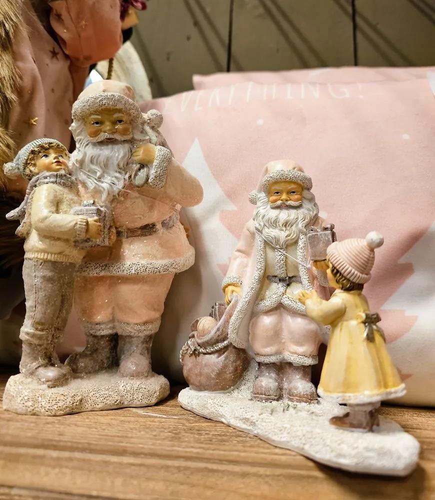 Ružová vianočná dekorácia Socha Santa s chlapcom - 13*11*18 cm