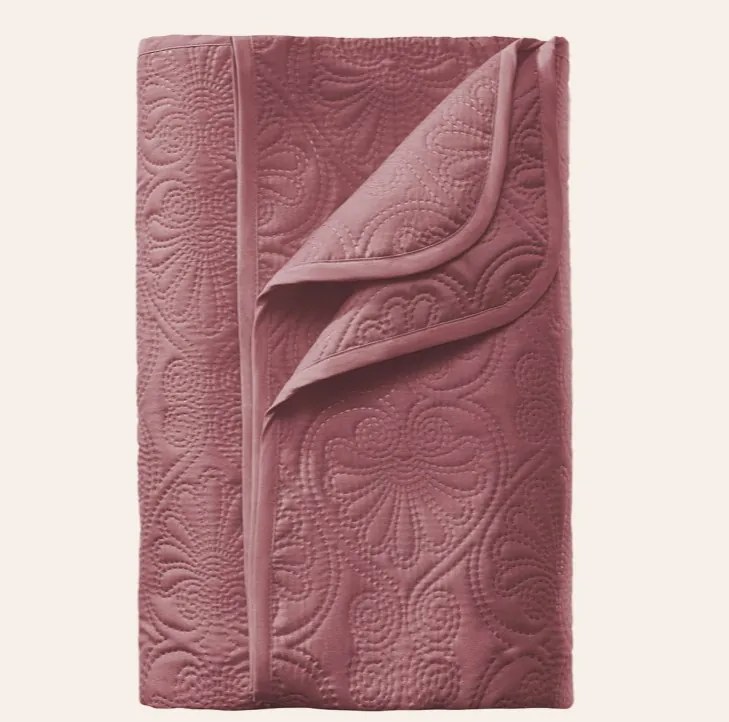 Krásny prehoz na posteľ vo farbe indické ruže 220 x 240 cm