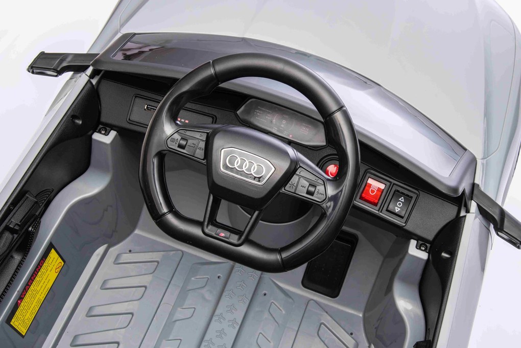 Ramiz Audi SQ8 vozidlo Sivá