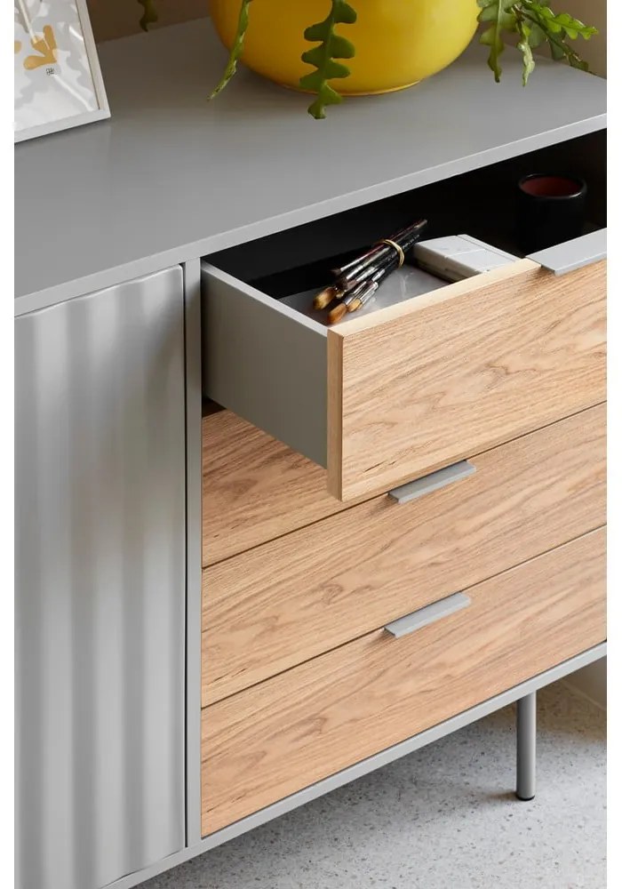 Nízka komoda v dekore duba v sivo-prírodnej farbe 108x80 cm Sierra – Teulat