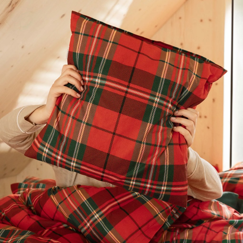 Goldea vianočná bavlnená obliečka na vankúš - červené káro 40 x 40 cm
