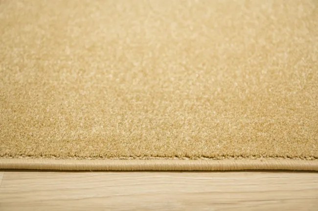 Metrážny koberec Forest 50 medový