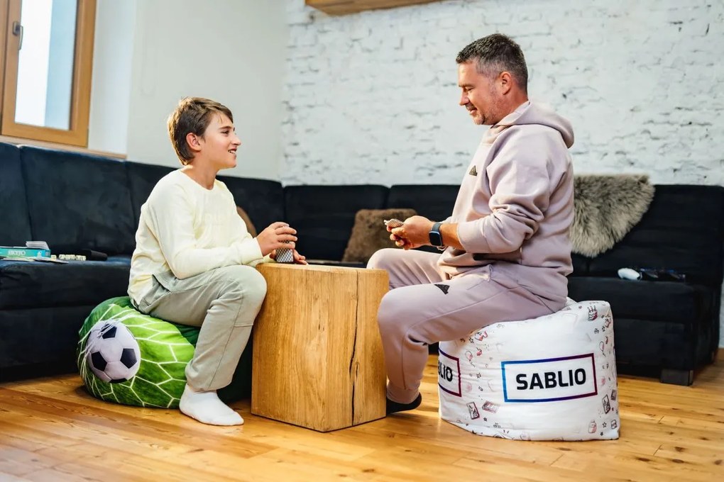 Sablio Taburet Circle Červená električka v lese: 40x50 cm