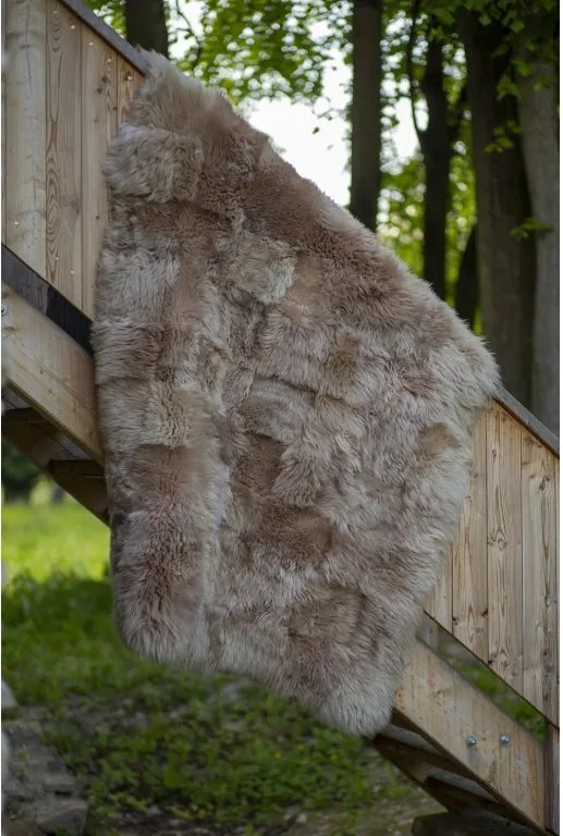 Koberec z ovčej kože béžový