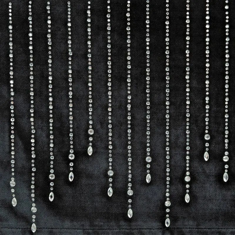Dekorstudio Behúň na stôl ROYAL 3 z lesklého zamatu s kamienkami v čiernej farbe Rozmer behúňa (šírka x dĺžka): 35x180cm