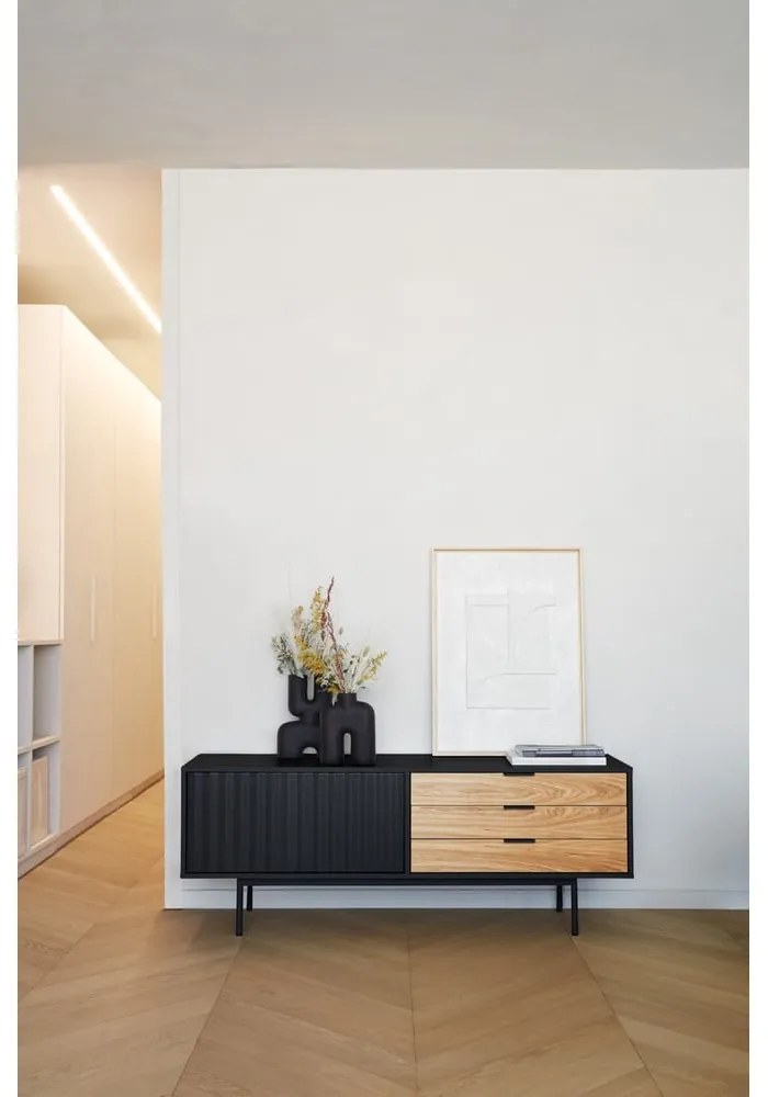 TV stolík v dekore duba v čierno-prírodnej farbe 140x52 cm Sierra – Teulat