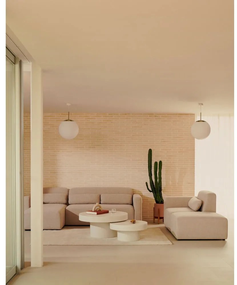 Betónový okrúhly záhradný odkladací stolík ø 66 cm Aiguablava – Kave Home