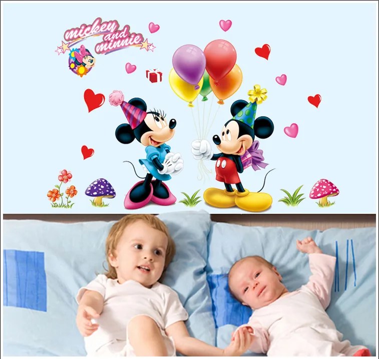 Veselá Stena Samolepka Mickey Mouse a Minnie Veľkosť: 75 x 120 cm