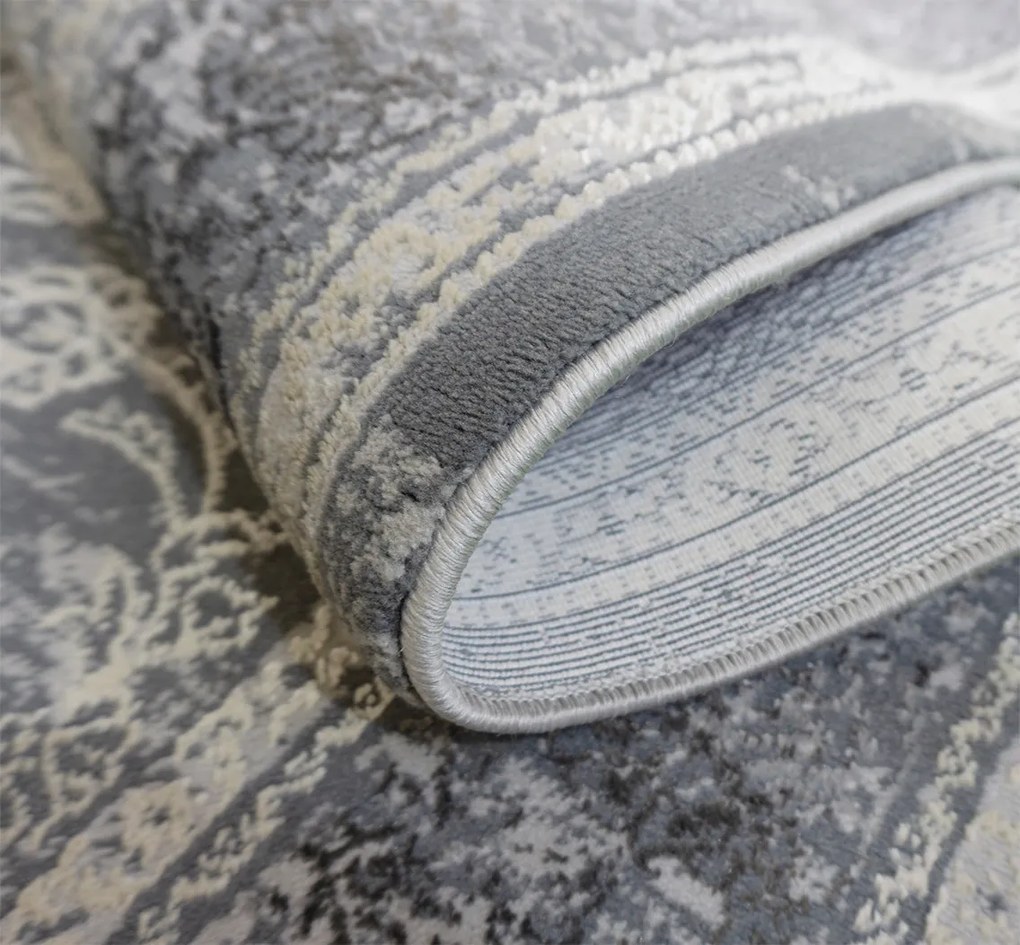 Koberec Allianz 6301 GREY – sivý s orientálnym vzorom Rozmer: 60x100 cm