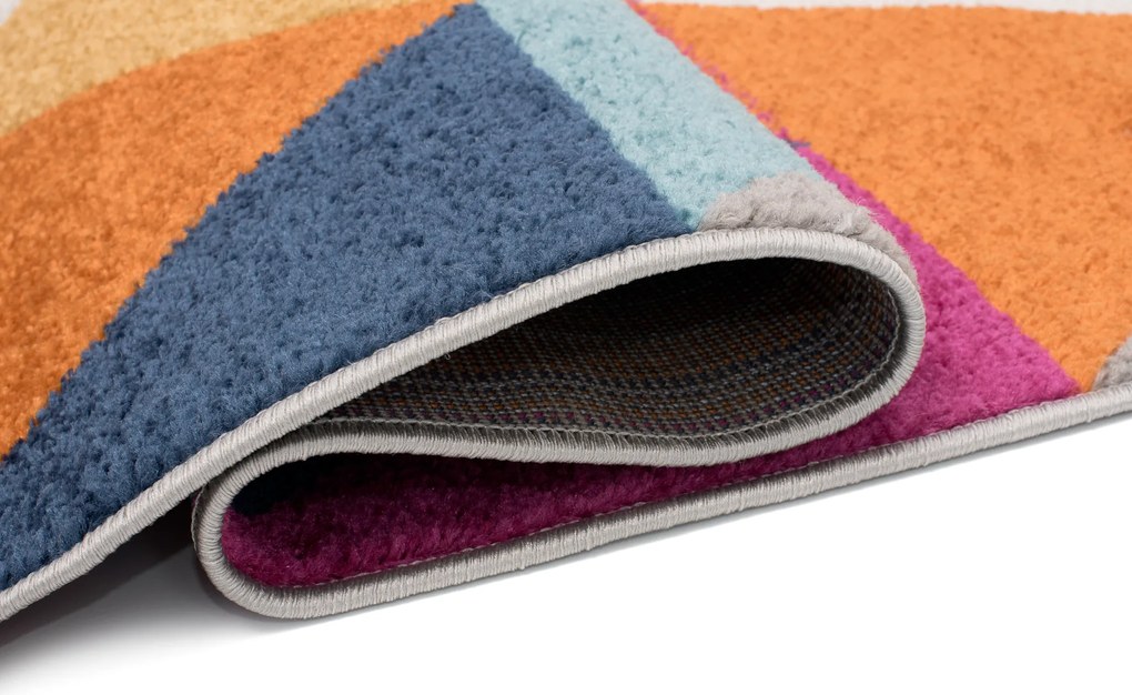 TA Koberec C944A BIELA/RUŽOVÁ AZÚROVÁ Rozmer: 140x190 cm