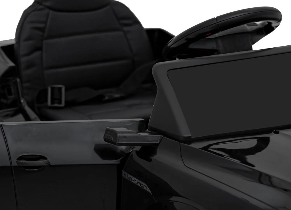 Ramiz Audi SQ8 vozidlo Čierna