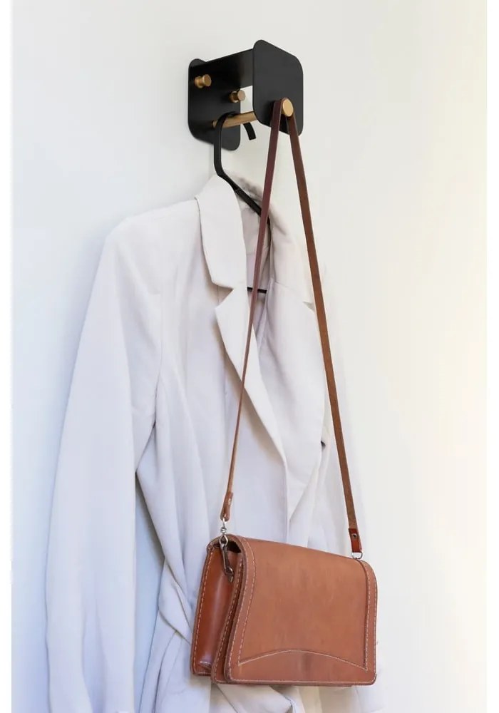 Čierny kovový nástenný vešiak s poličkou Hang in There – UMAGE