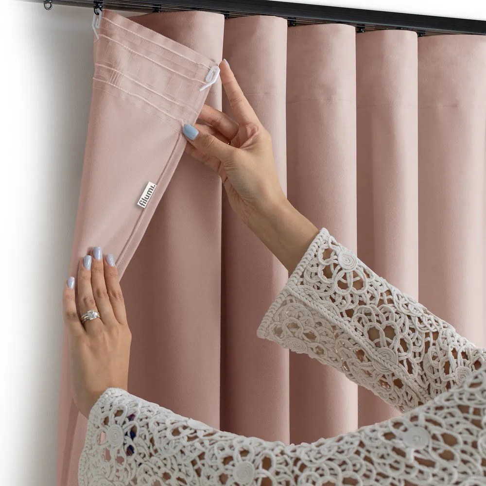 Svetloružový zamatový dimout záves 200x250 cm Velto – Filumi