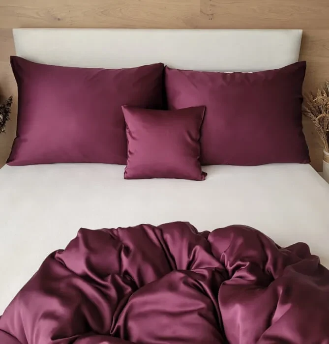Kvalitná luxusná posteľná bielizeň - Luna plum Bambusový satén 1x 140/220, 1x 70/90