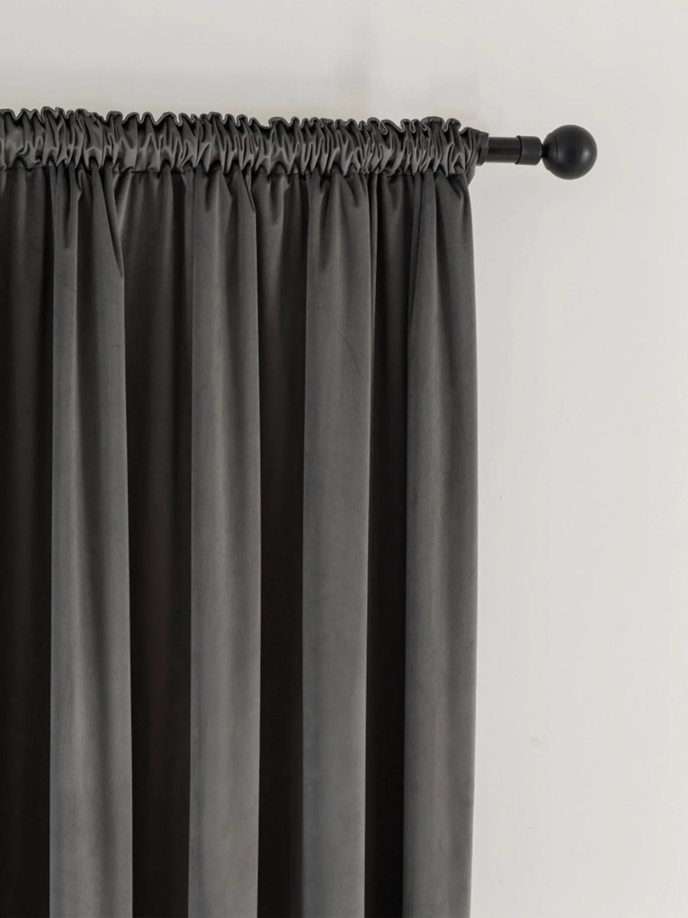 Zamatové zatemňovacie závesy Cesar tmavo sivé - 140 x 250 cm (2ks) - riasiaca stuha