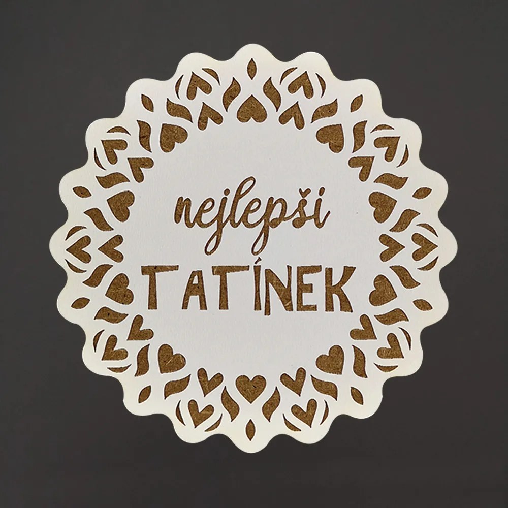 AMADEA Drevený podtácok okrúhly text "najlepší otecko", priemer 10,5 cm, český výrobok