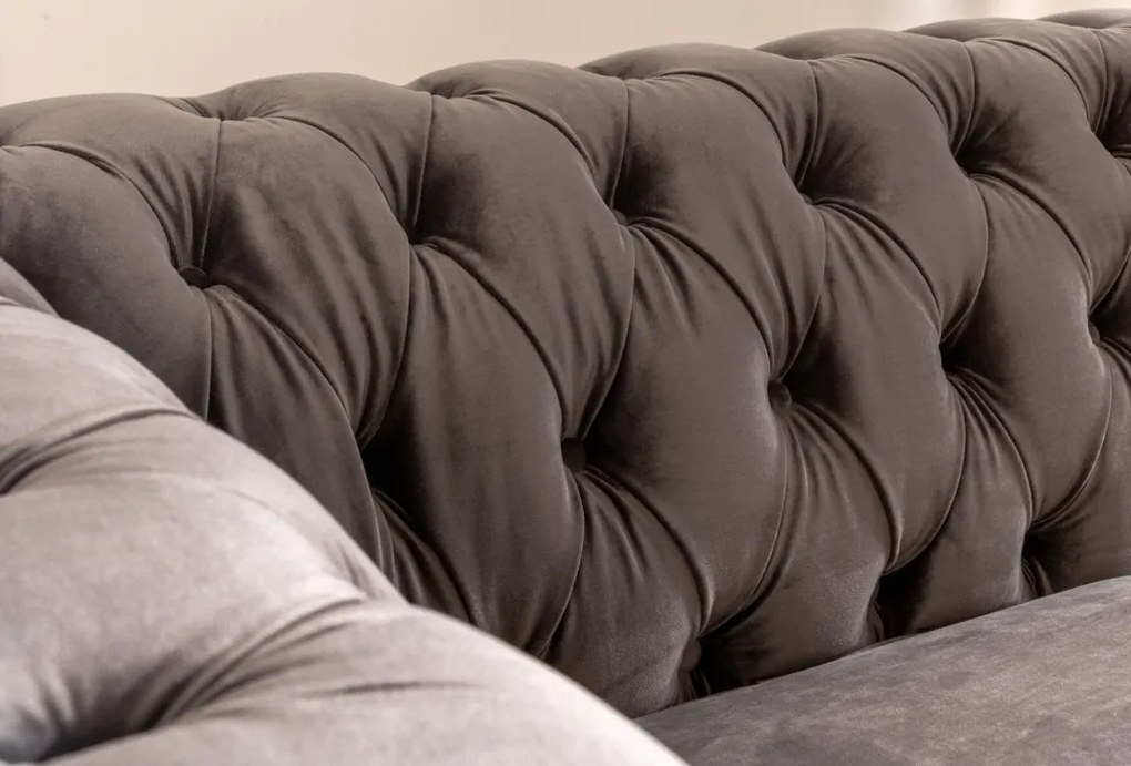 Pohovka Chesterfield, stredně šedá látka