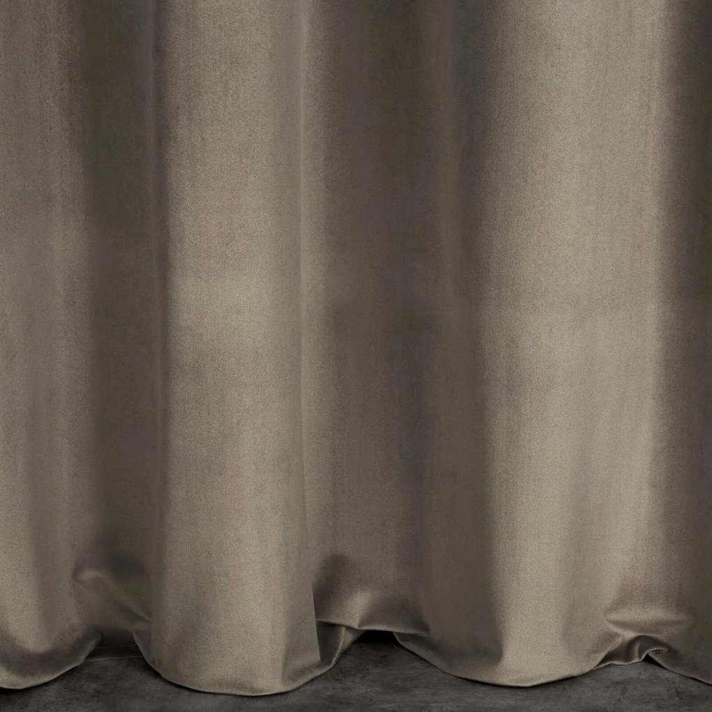 ZATEMŇOVACÍ ZÁVES NA PÁSKE ROSA 140X270 CM HNEDÁ