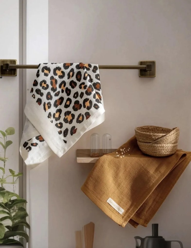 INTERMEDIC SK Utierky s leopardím vzorom – balenie 5 ks