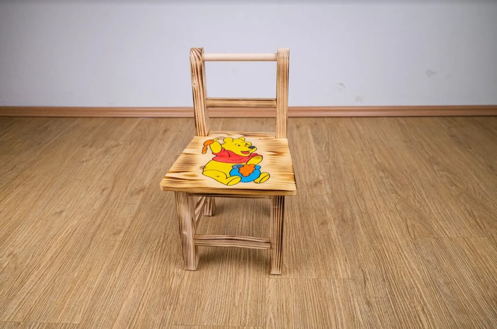 Bestent Detský drevený stolík Macko Pú + 2 stoličky