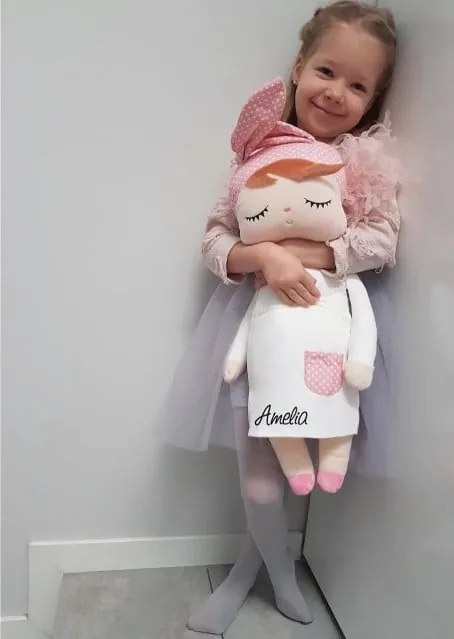 Metoo Spiaca bábika Angela biela XL s menom Beáta