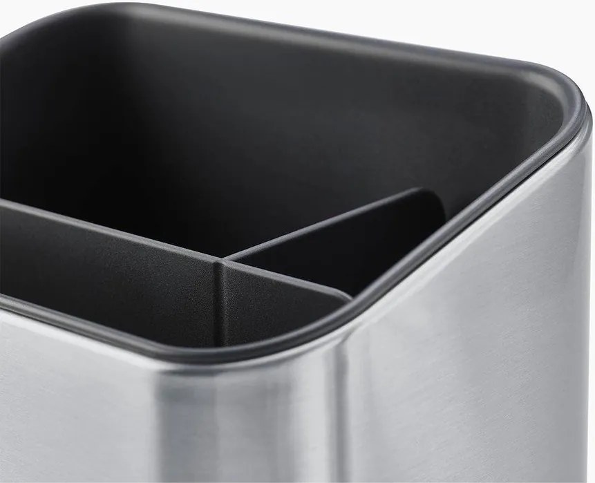 Kovový stojan na umývacie prostriedky v lesklej striebornej farbe Surface – Joseph Joseph