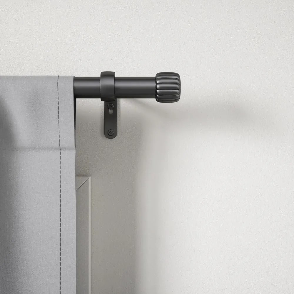 Matne čierna oceľová roztiahnuteľná garniža 168 - 305 cm Cleo – Umbra