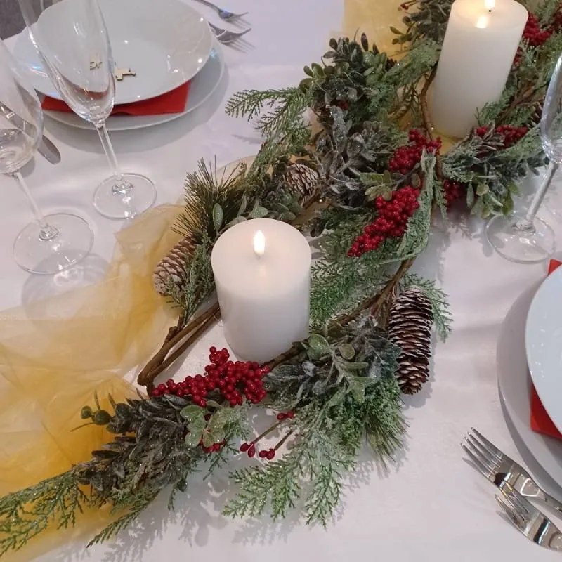 DECOLED Girlanda s červenými bobulemi, 270 cm, ojíněná