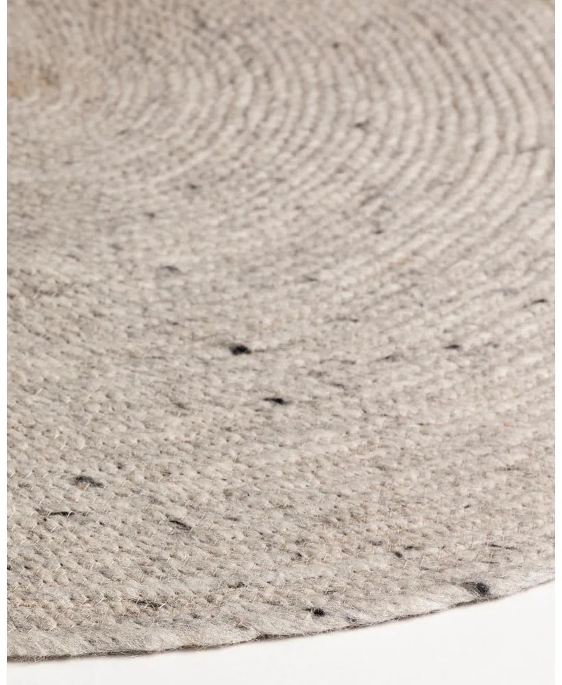 Ručne tkaný vlnený okrúhly koberec vo svetlosivej a slonovinovej farbe ø 200 cm Takashi – Kave Home