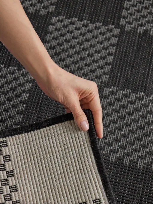 Koberec Ted Baker Haringey Dorothy čierny / biely