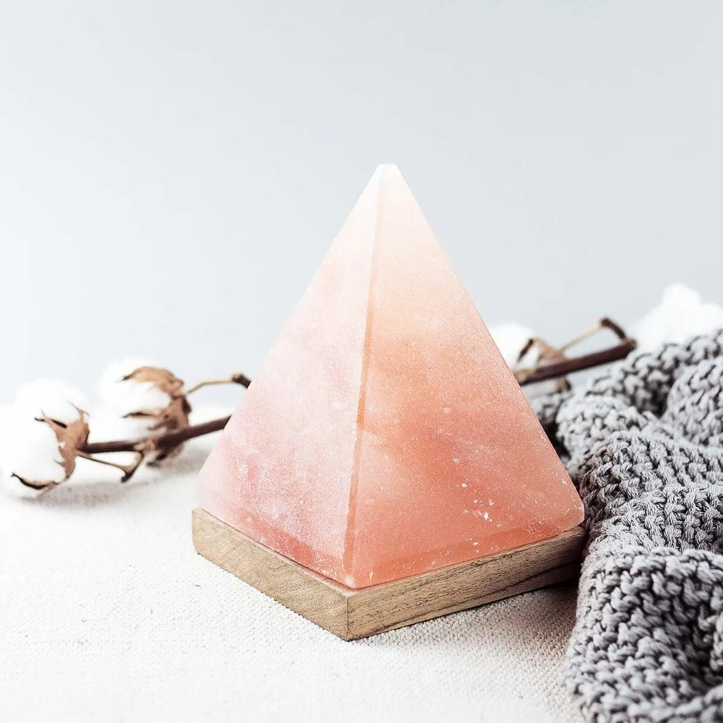 Soľná lampa elektrická Pyramída 15×15 cm, výška cca 17 cm