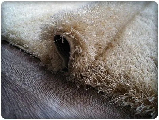 Dekorstudio Krémový Shaggy koberec LUREX s lesklým vlasom Rozmer koberca: 140x190cm