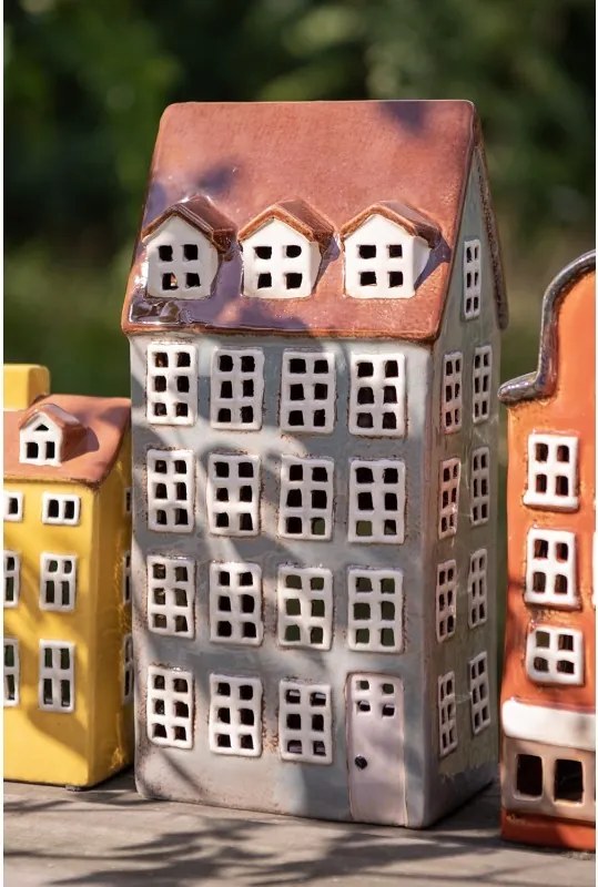 Šedý keramický svietnik na čajovú sviečku domček Amster Village - 15*11*30 cm