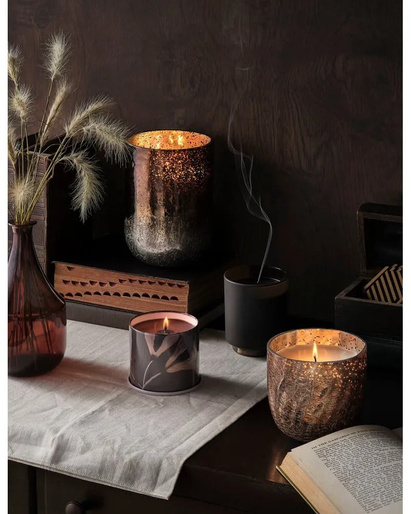 Vonná sójová sviečka doba horenia 50 h Woodfire – ILLUME x Bloomingville