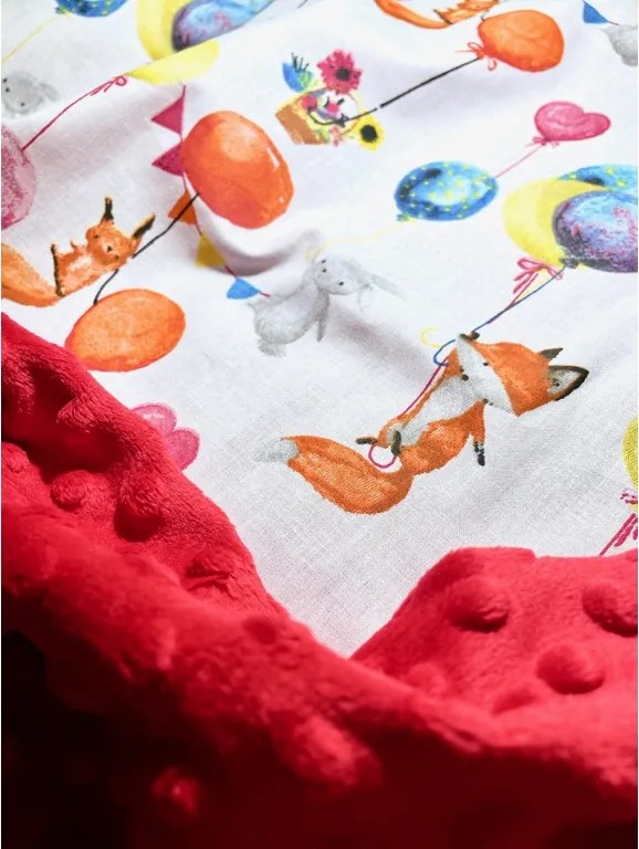 Deka Zvieratká na balónikoch/minky červená 60x70 cm – detská deka s veselým motívom