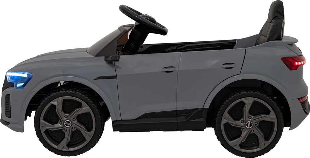 Ramiz Audi SQ8 vozidlo Sivá