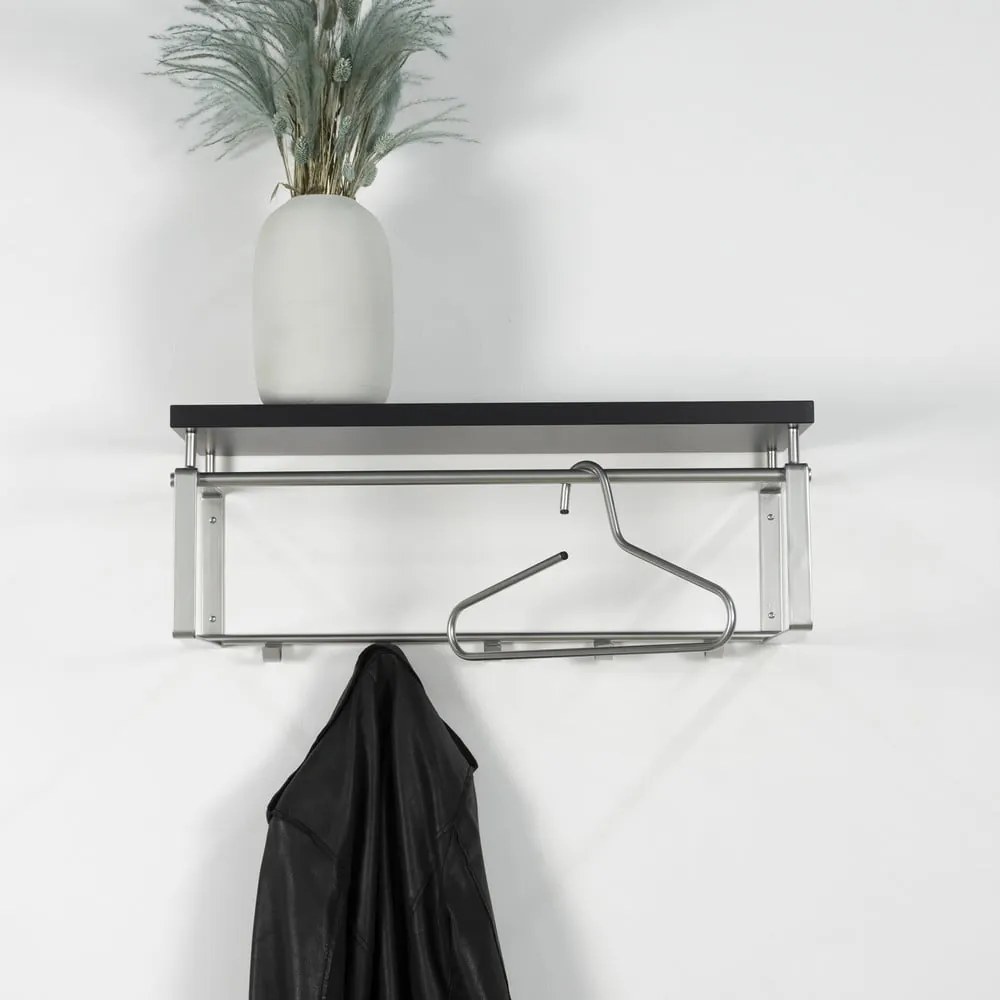 Čierny/v striebornej farbe kovový nástenný vešiak s poličkou 70 cm Rex – Spinder Design