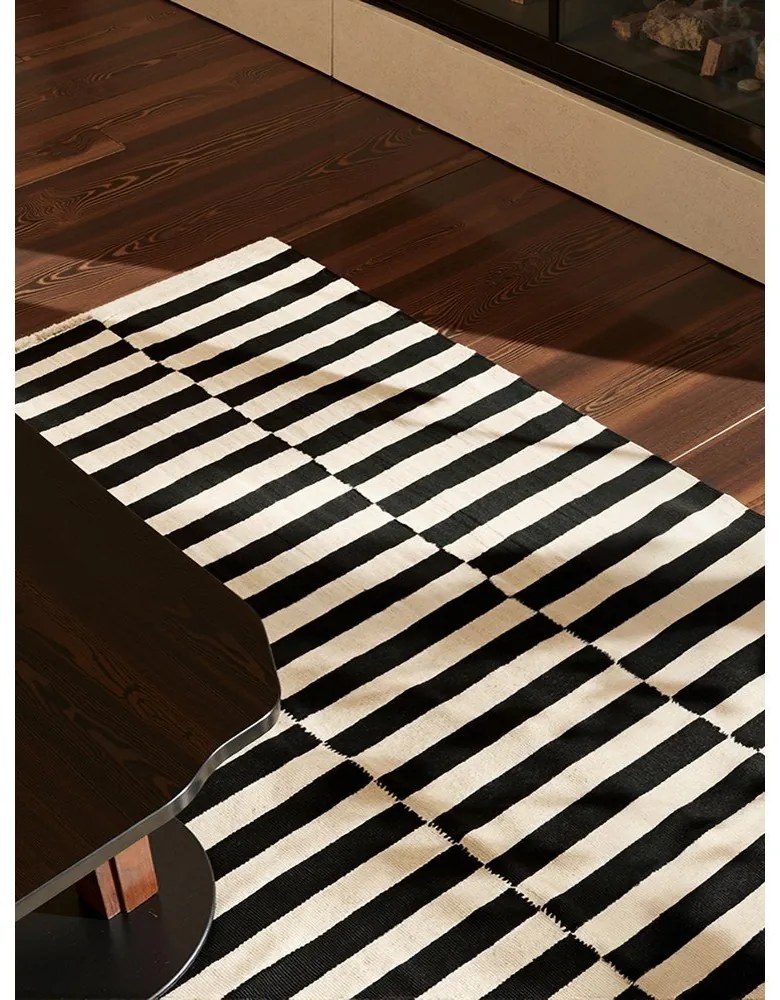 Čierno-biely obojstranný ručne tkaný vlnený koberec 160x230 cm Donna – Hanse Home
