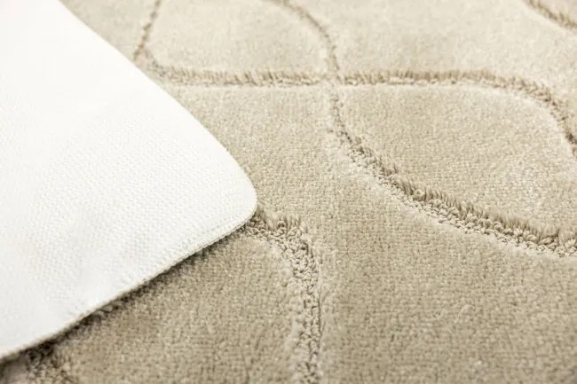 Kúpeľňový koberček Ivona svetlobéžový, línie