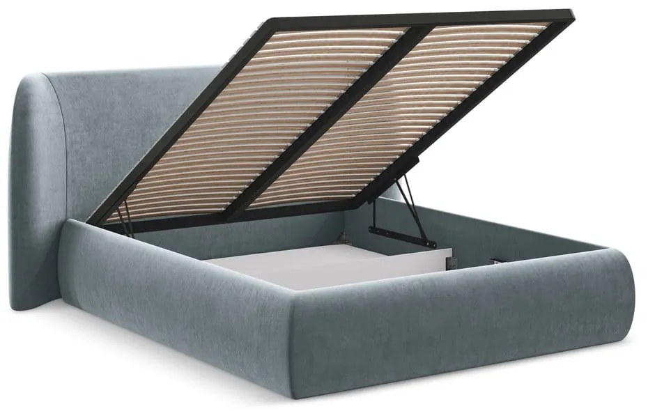 Svetlomodrá čalúnená dvojlôžková posteľ s úložným priestorom s roštom 140x200 cm Hauke – Makamii