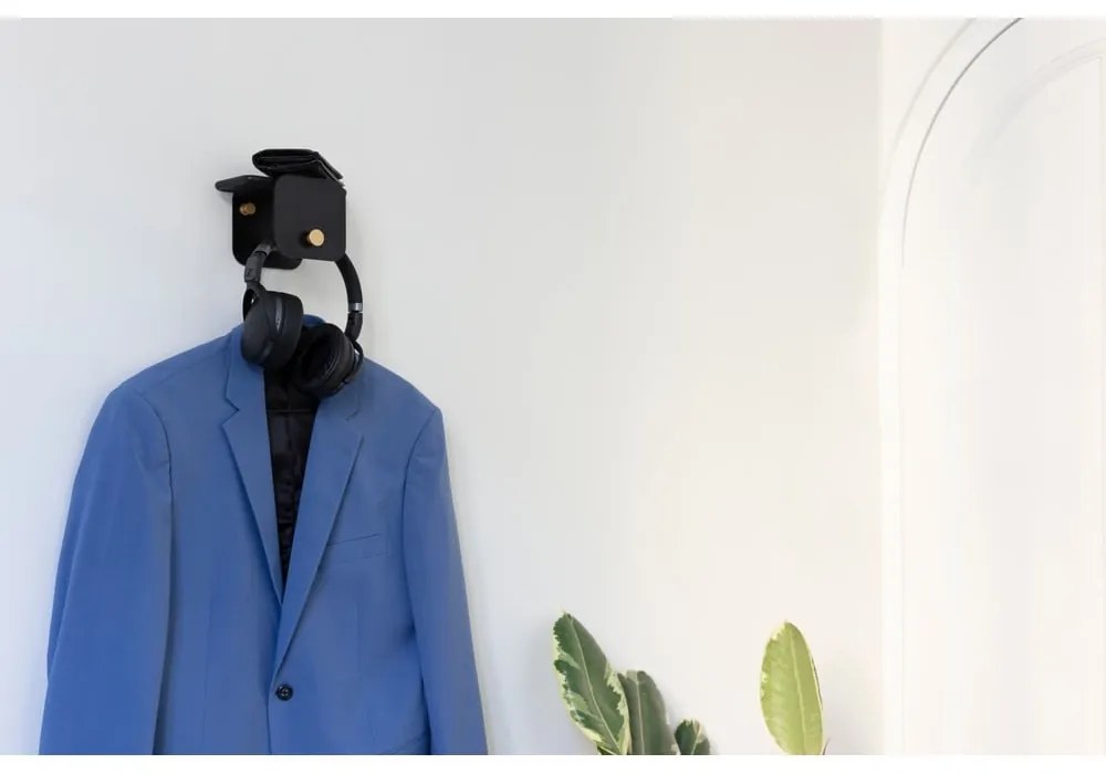 Čierny kovový nástenný vešiak s poličkou Hang in There – UMAGE