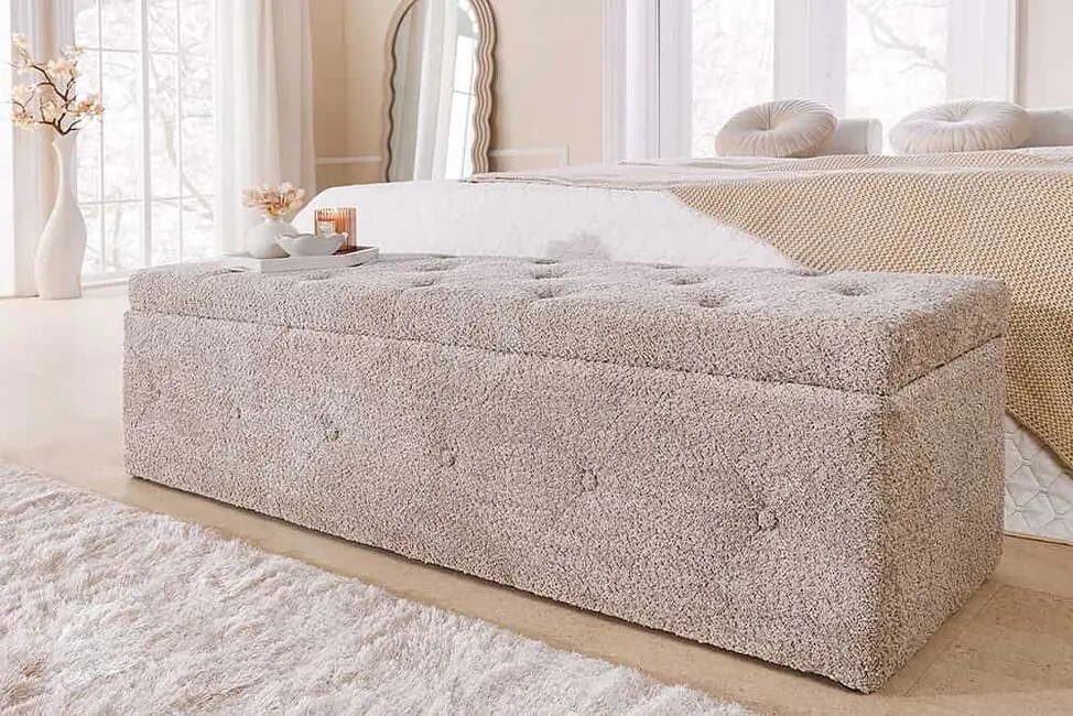 Dizajnová lavica s úložným priestorom Monaghan šampanská greige bouclé 140cm