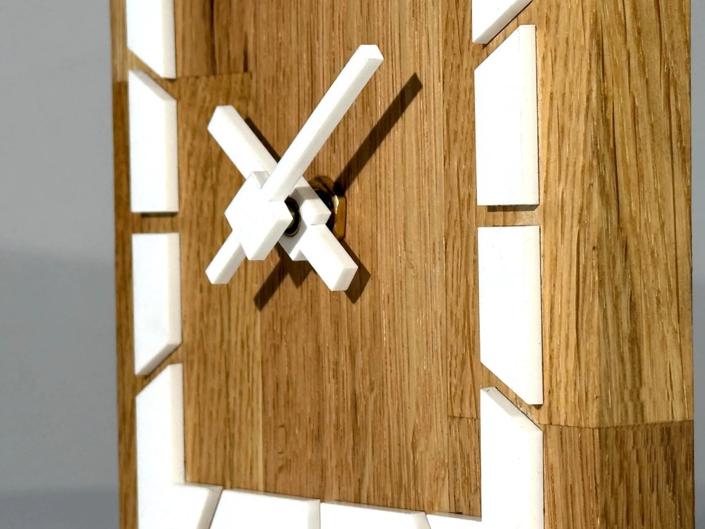 Dekorstudio Drevené stolové hodiny Square OAK - biele